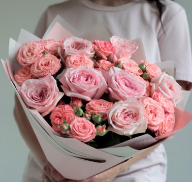 Букет пионовидных роз 