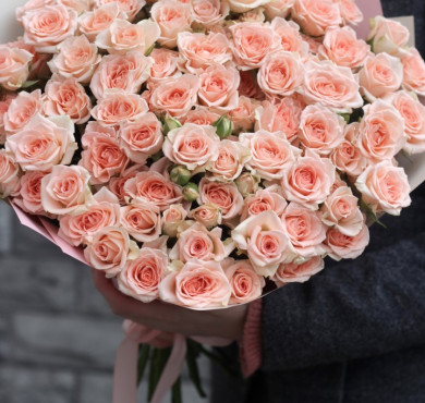 Букет из 25 кустовых роз Свит сара