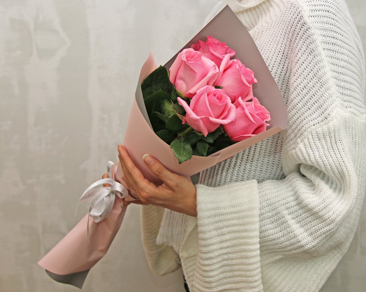 Мини букет к 8 марта из 5-ти розовых роз