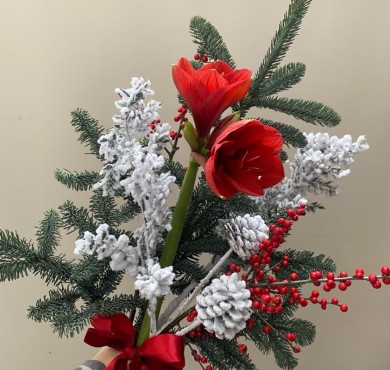 Новогодний букет  с амариллисом 