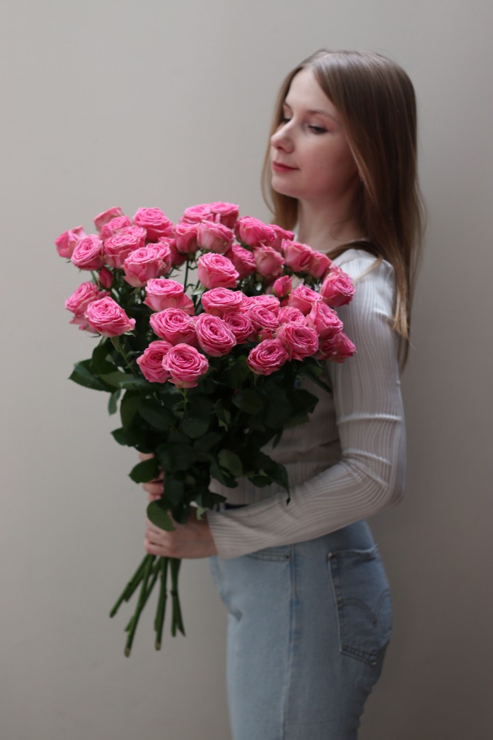 Букет из 9 кустовых роз 