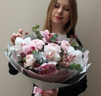 Букет с ранункулюсами 