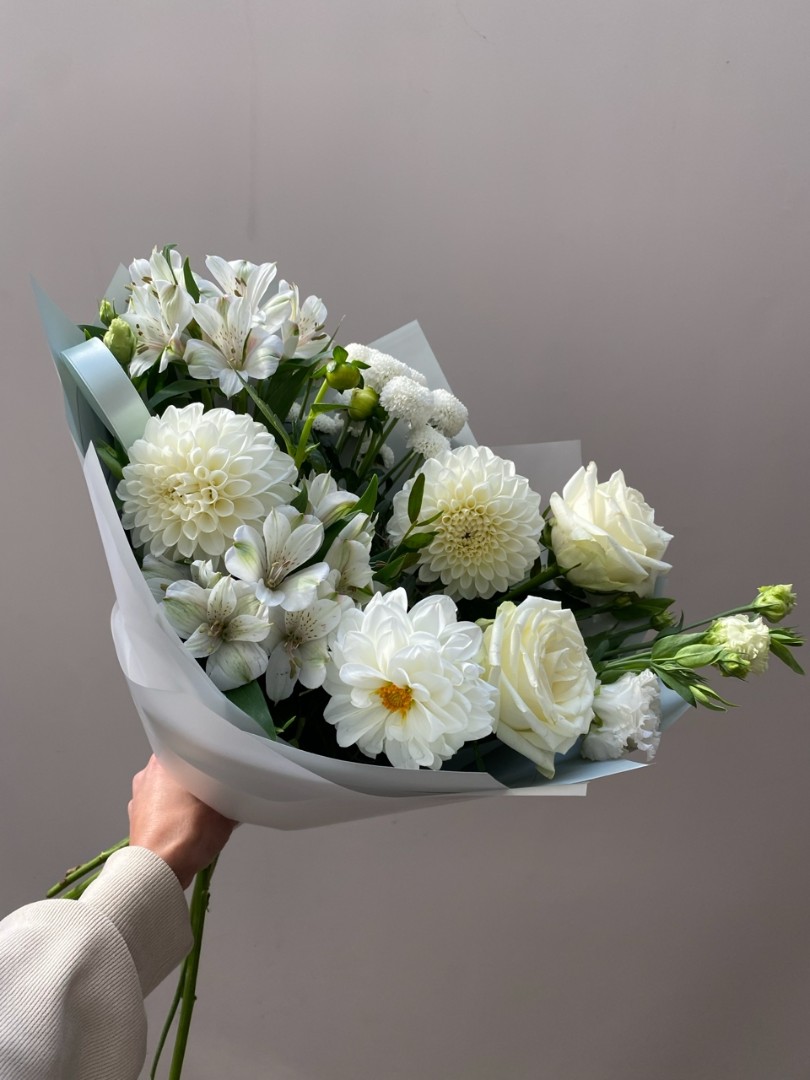 Букет с георгинами 