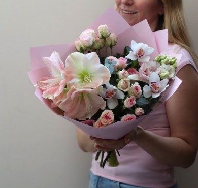 Букет с амариллисом 