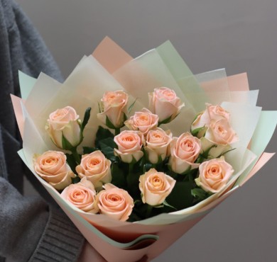 Букет из 15-ти кремовых роз