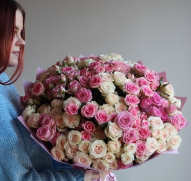 Букет из 29 кустовых роз