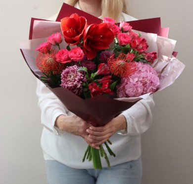 Букет с амариллисом 